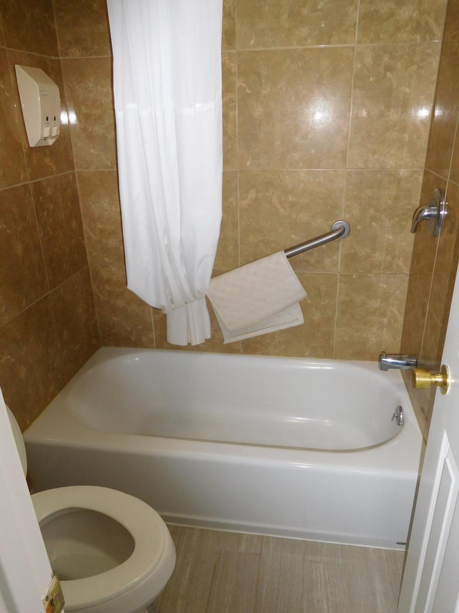 Deluxe Inn Stamford Luaran gambar