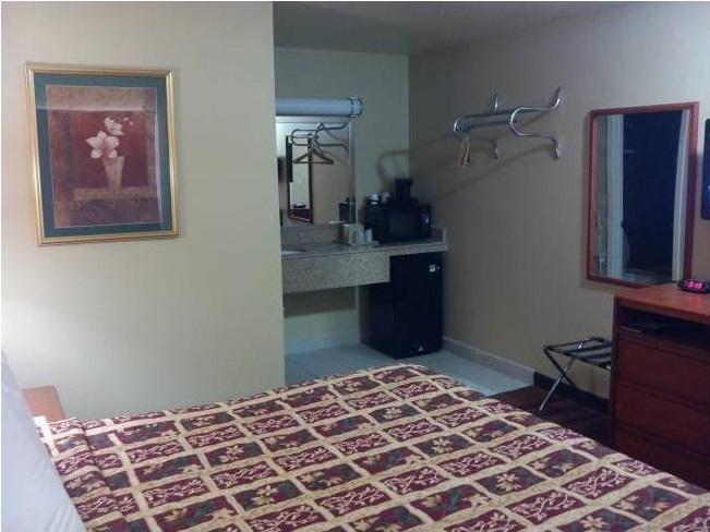 Deluxe Inn Stamford Bilik gambar